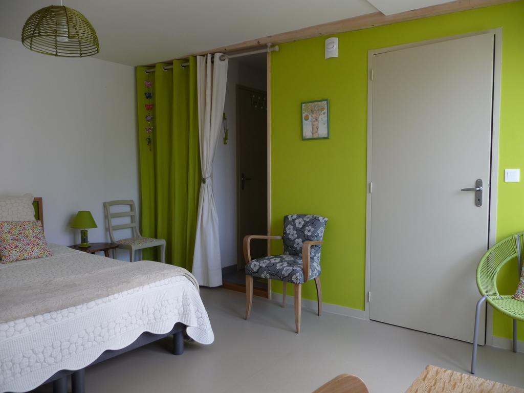 Le Jardin Aux Oiseaux Bed and Breakfast Férel Eksteriør billede