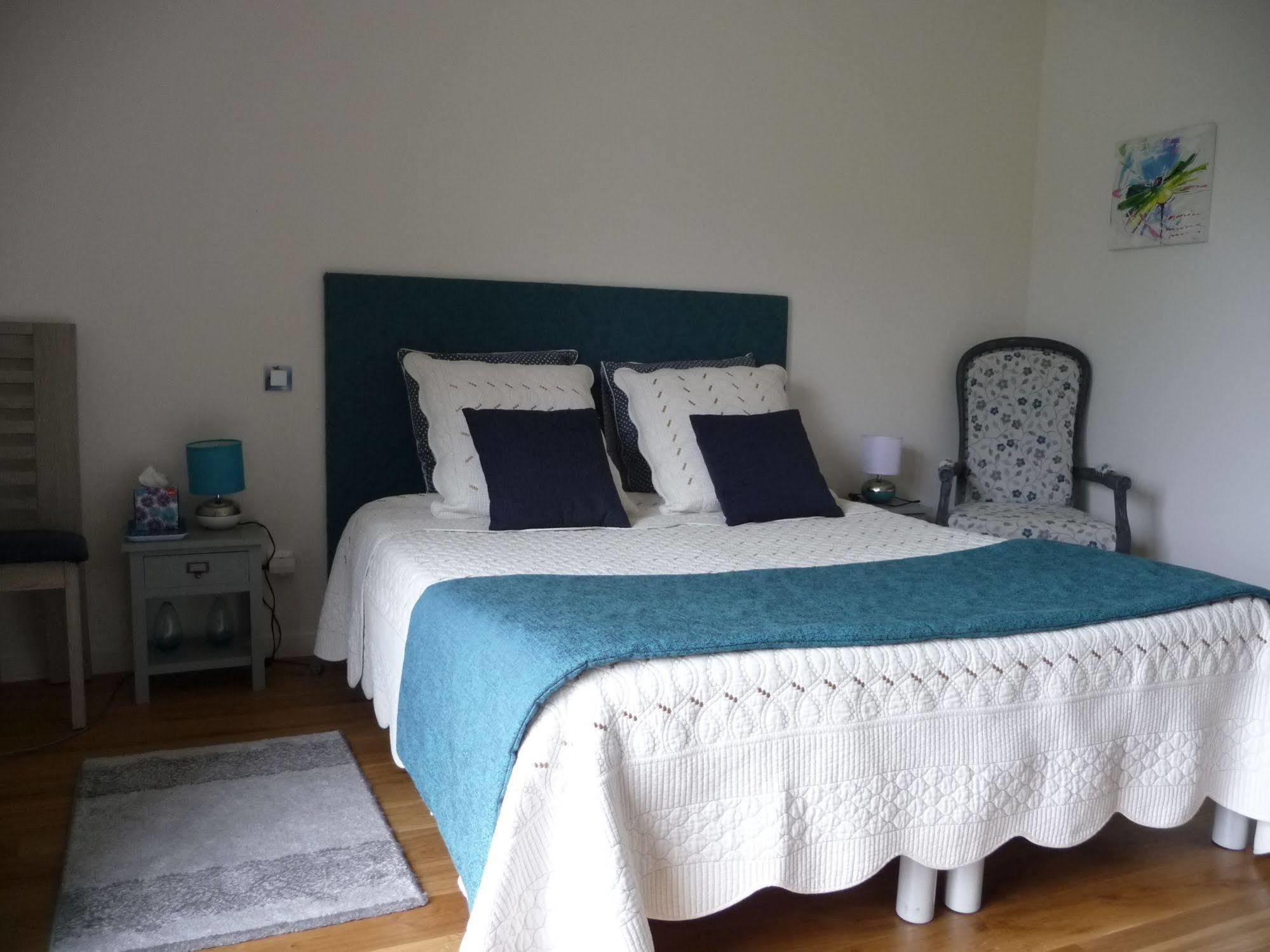 Le Jardin Aux Oiseaux Bed and Breakfast Férel Eksteriør billede