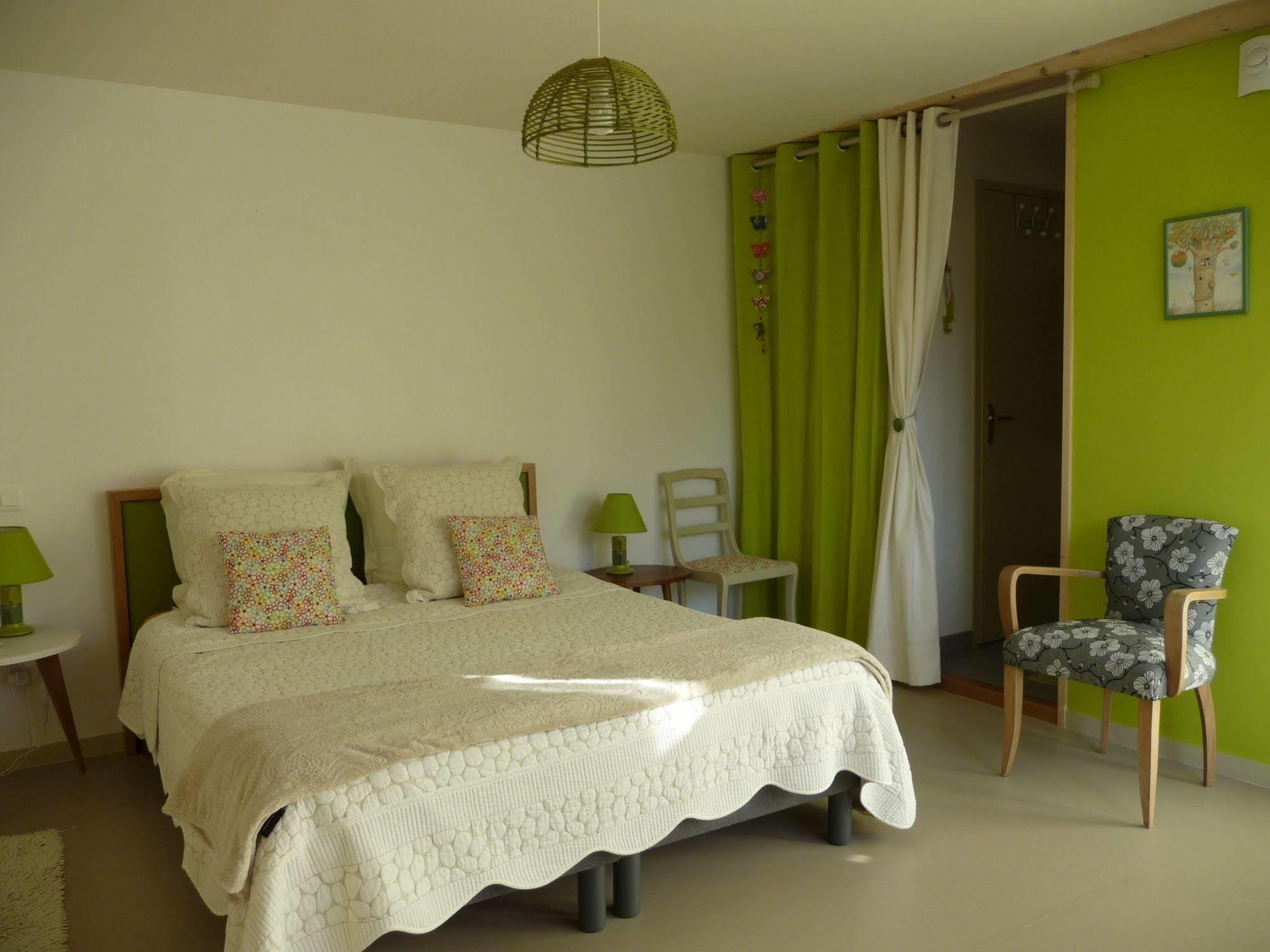 Le Jardin Aux Oiseaux Bed and Breakfast Férel Eksteriør billede