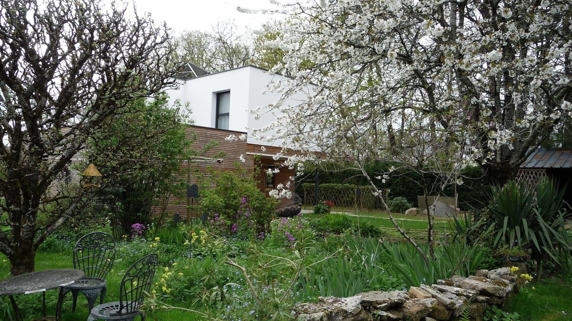 Le Jardin Aux Oiseaux Bed and Breakfast Férel Eksteriør billede